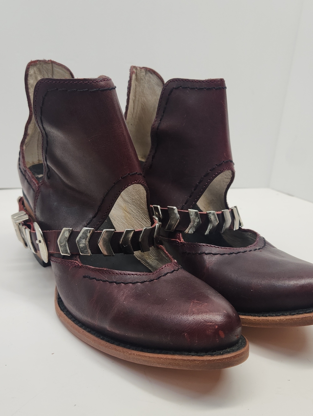 Freebird by Steven Burgundy BLADE BUCKLE Leather Cutout Heeled Boots SZ 9